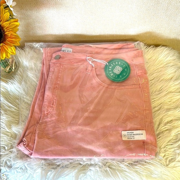 Blakely Pink distressed Jeans - Picture 10 of 11